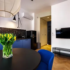 Tyzenhauz Siemiradzkiego Street Apartament